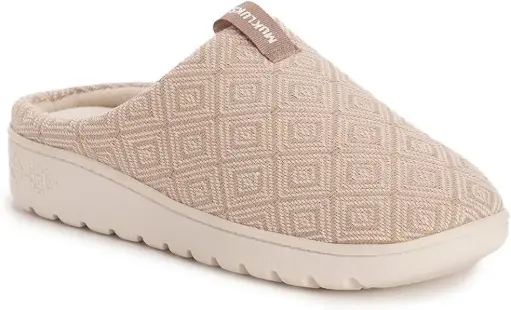 [Muk Luks Hailey Clog - WHEAT SMALL] Zuecos Muk Luks Hailey - Trigo Pequeño |